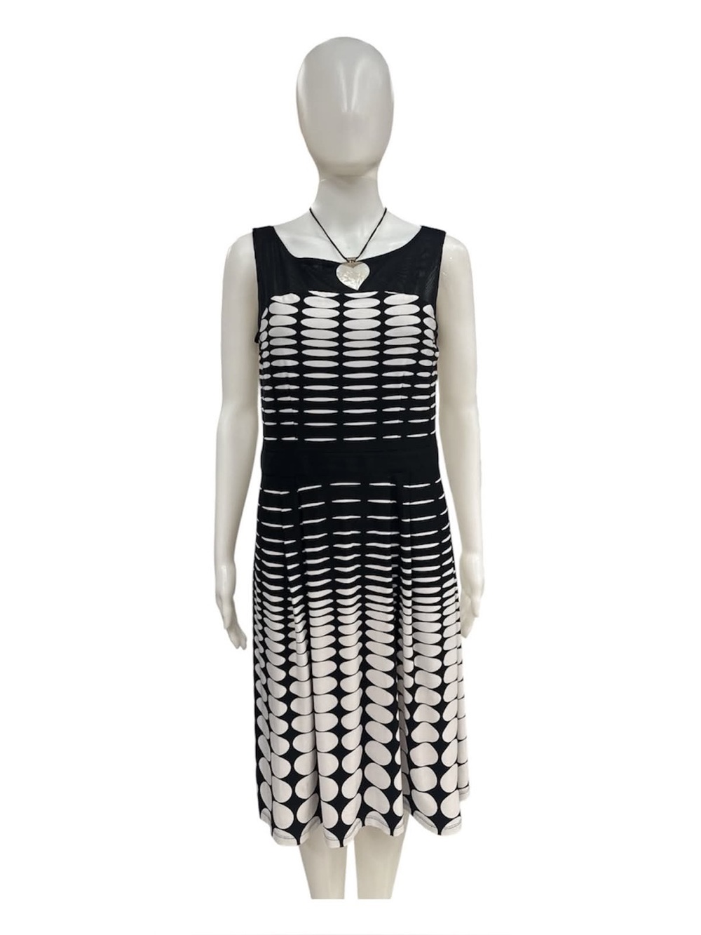 Black and White Patterned Sleeveless Fit-&-Flare Dress Size M